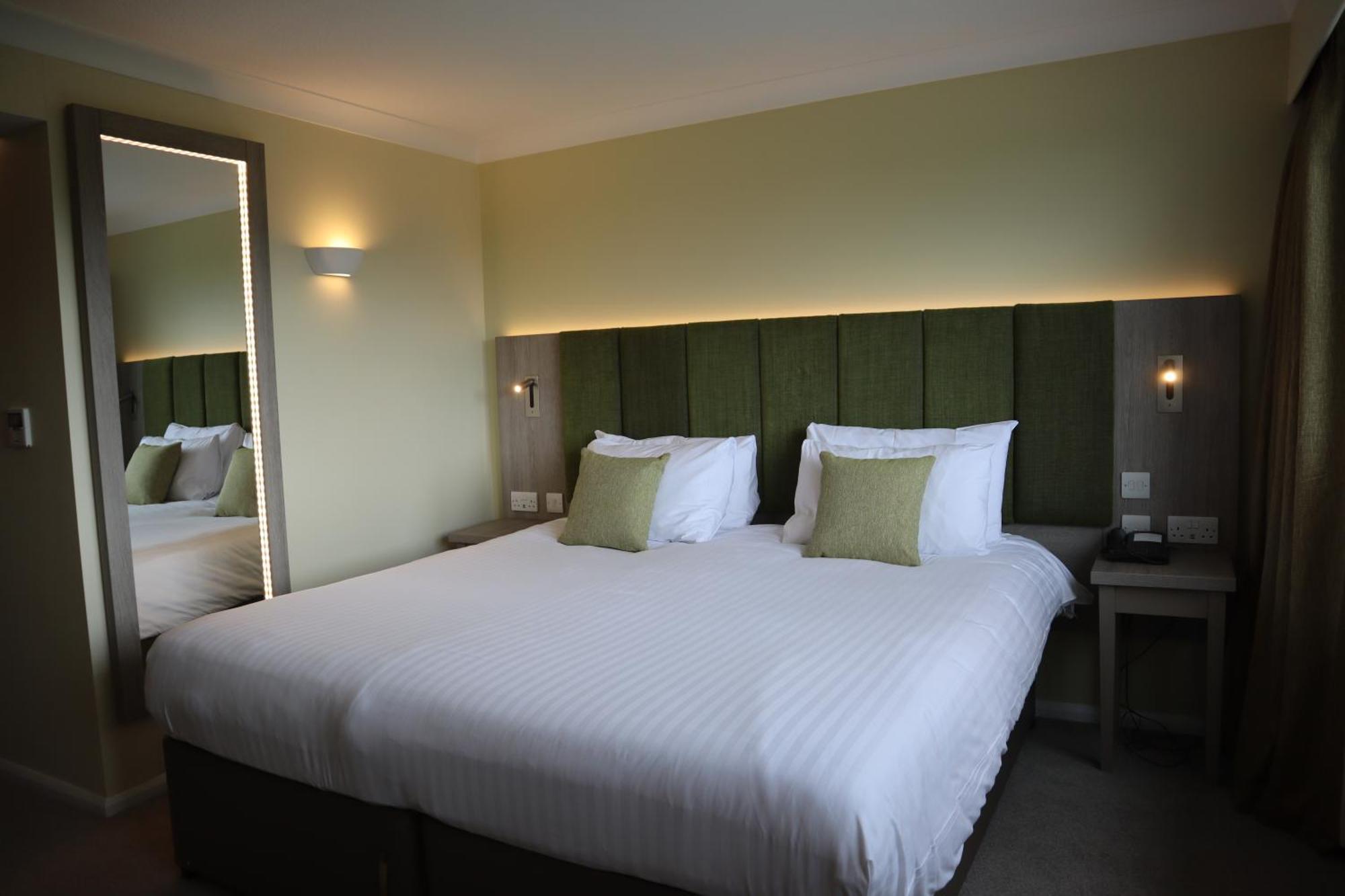 Hellidon Lakes Resort 4*