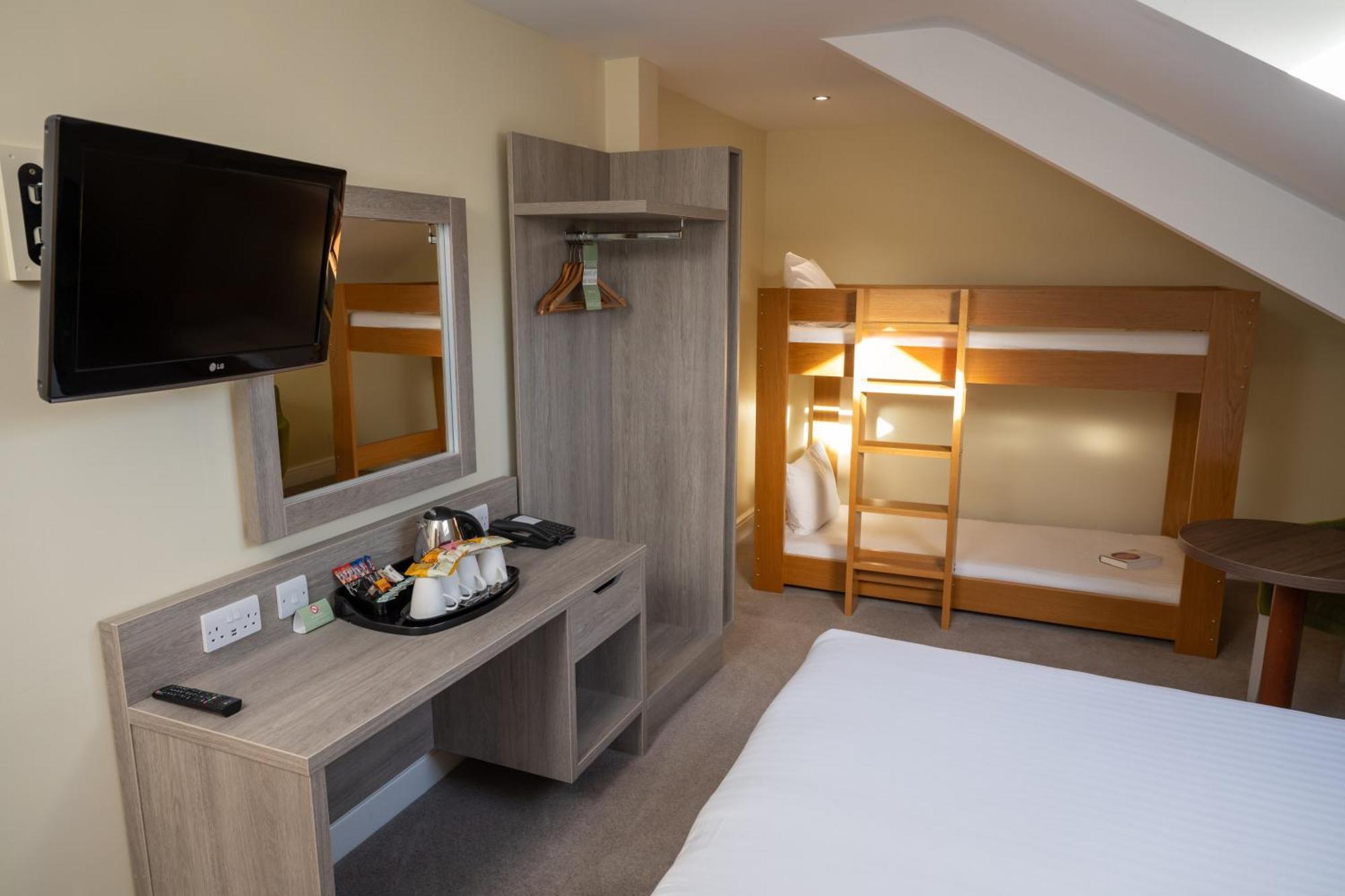 Hellidon Lakes 4*