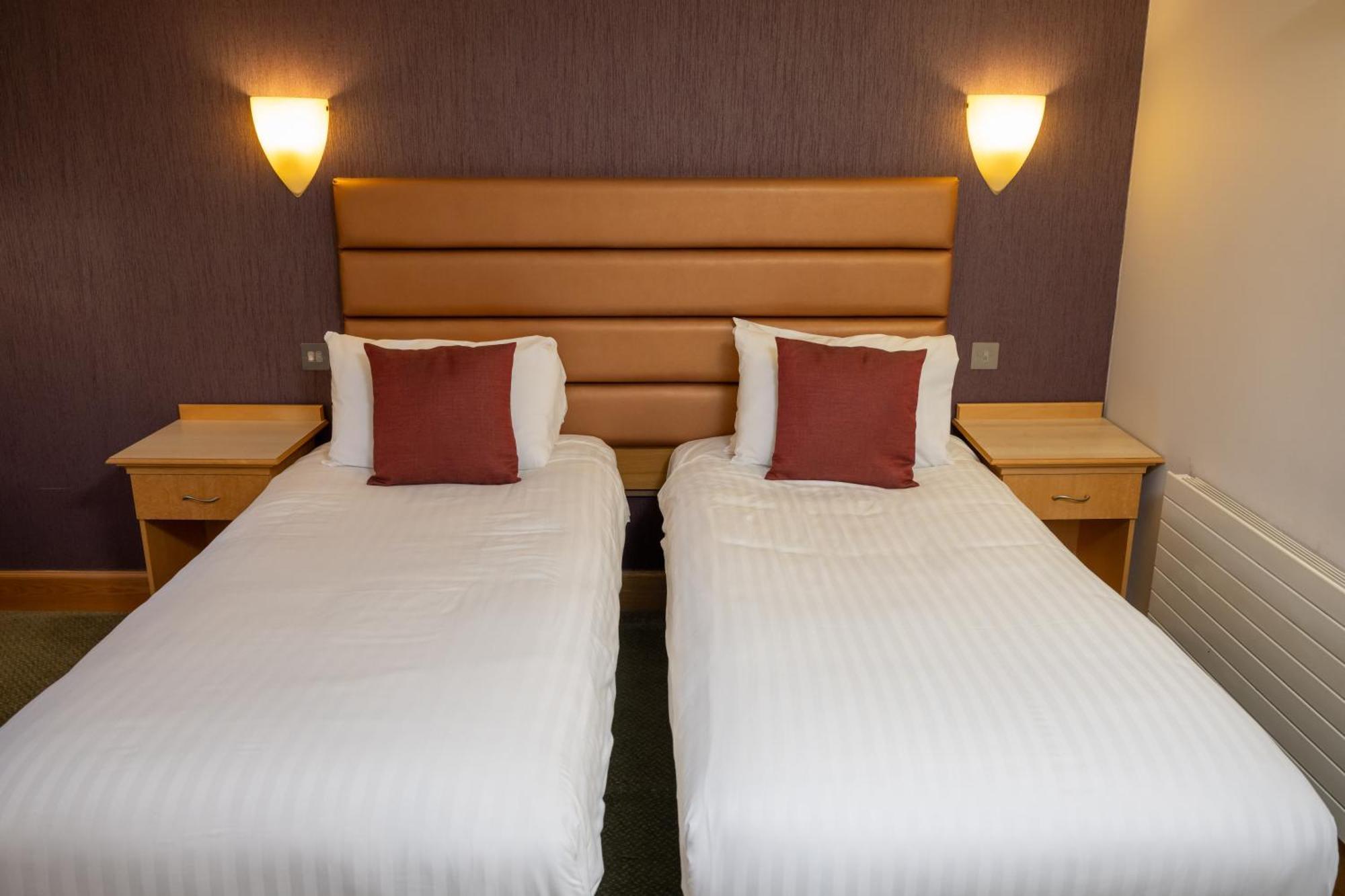 Hellidon Lakes 4*