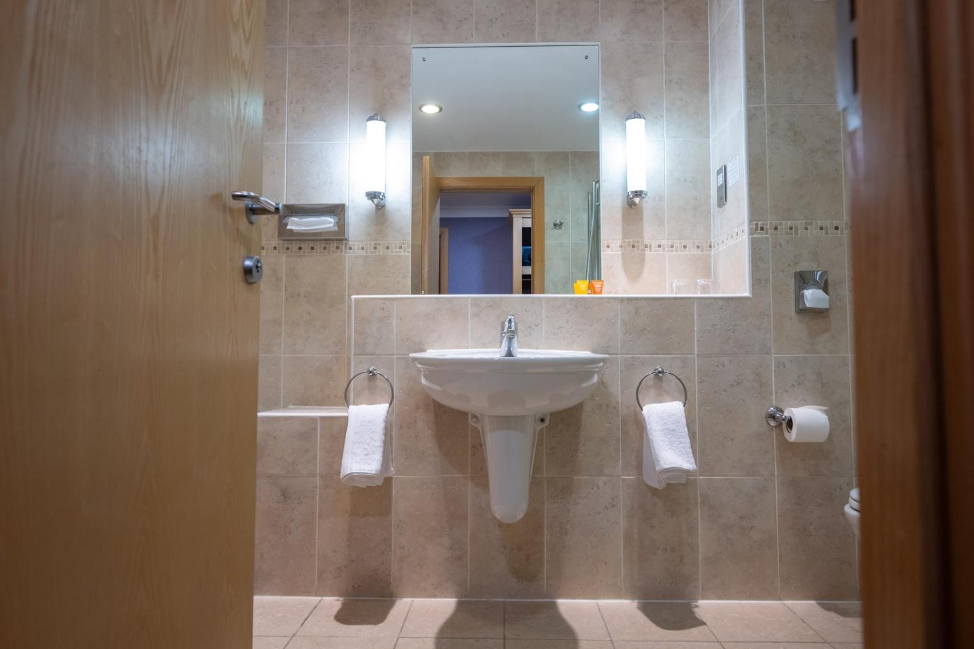 Hellidon Lakes 4*