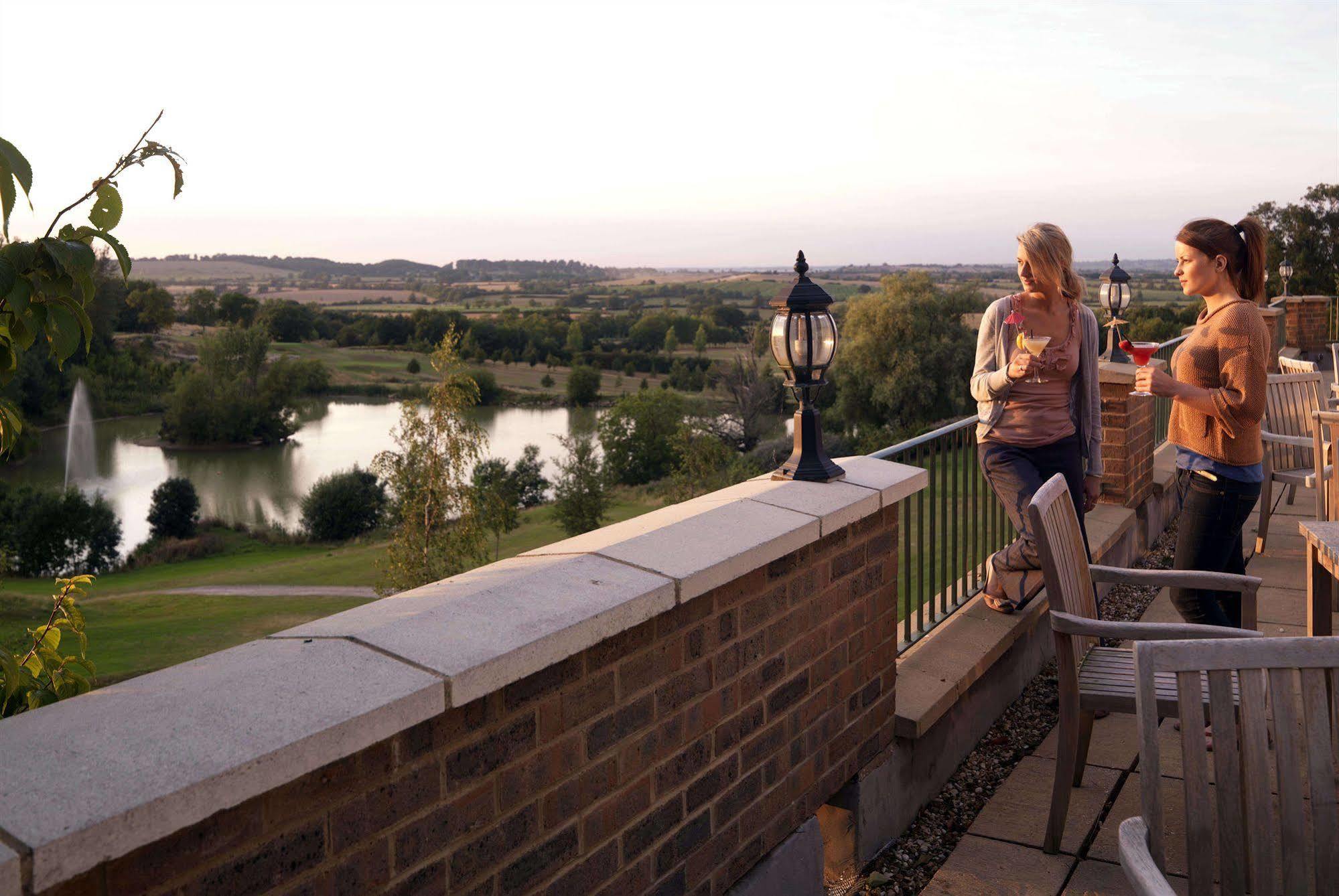 Resort Hellidon Lakes 4*
