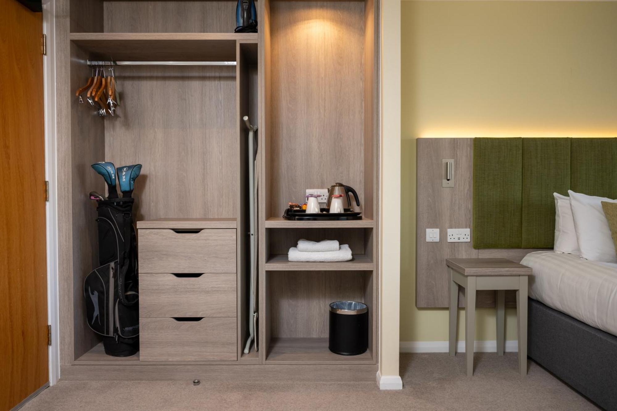 Resort Hellidon Lakes 4*